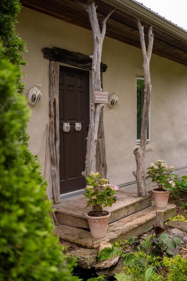 Owl'S Nest Suites Carrying Place Екстер'єр фото