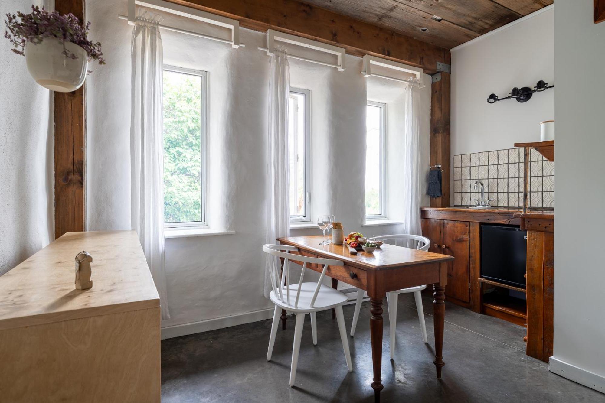 Owl'S Nest Suites Carrying Place Екстер'єр фото