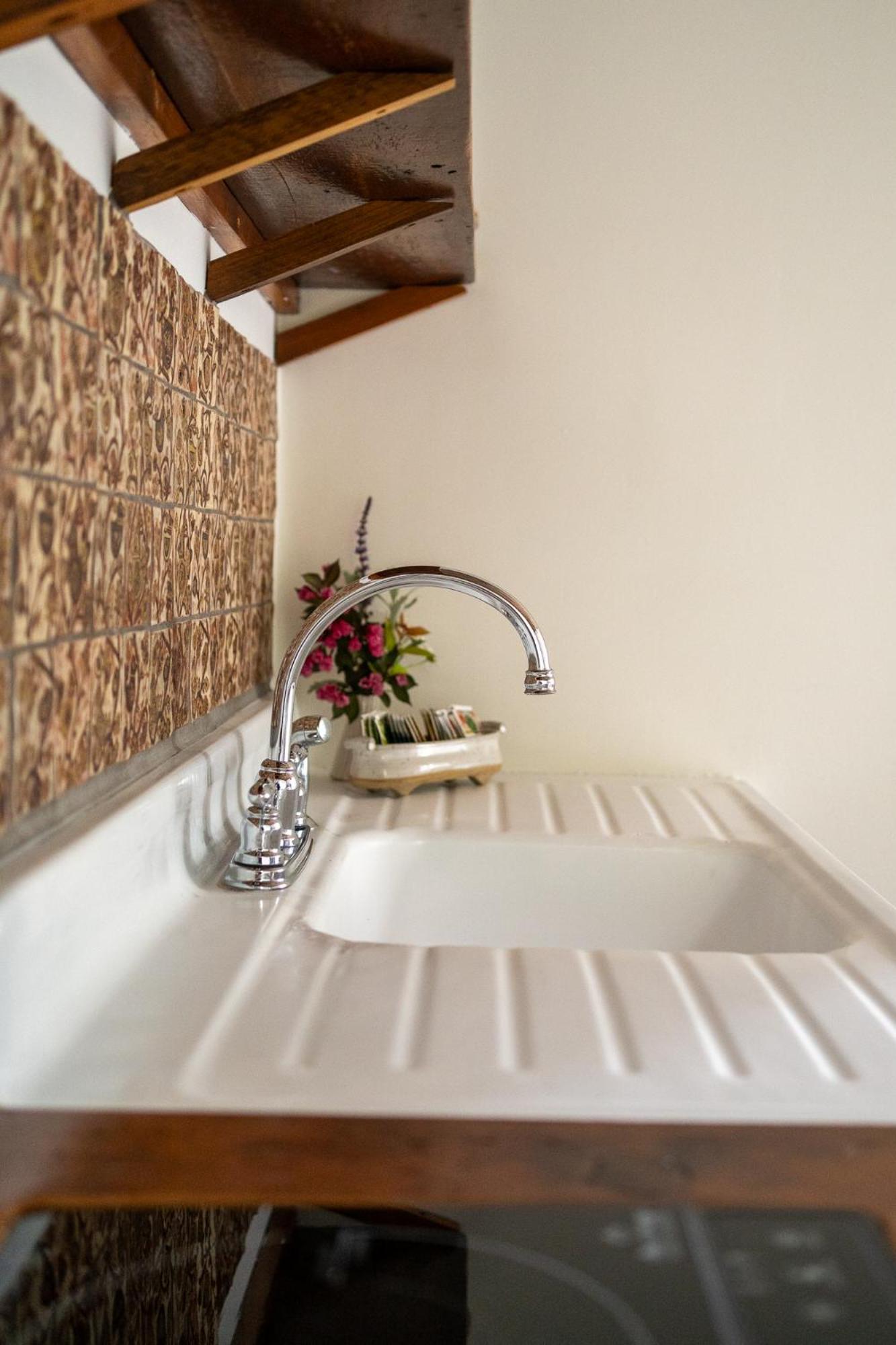 Owl'S Nest Suites Carrying Place Екстер'єр фото
