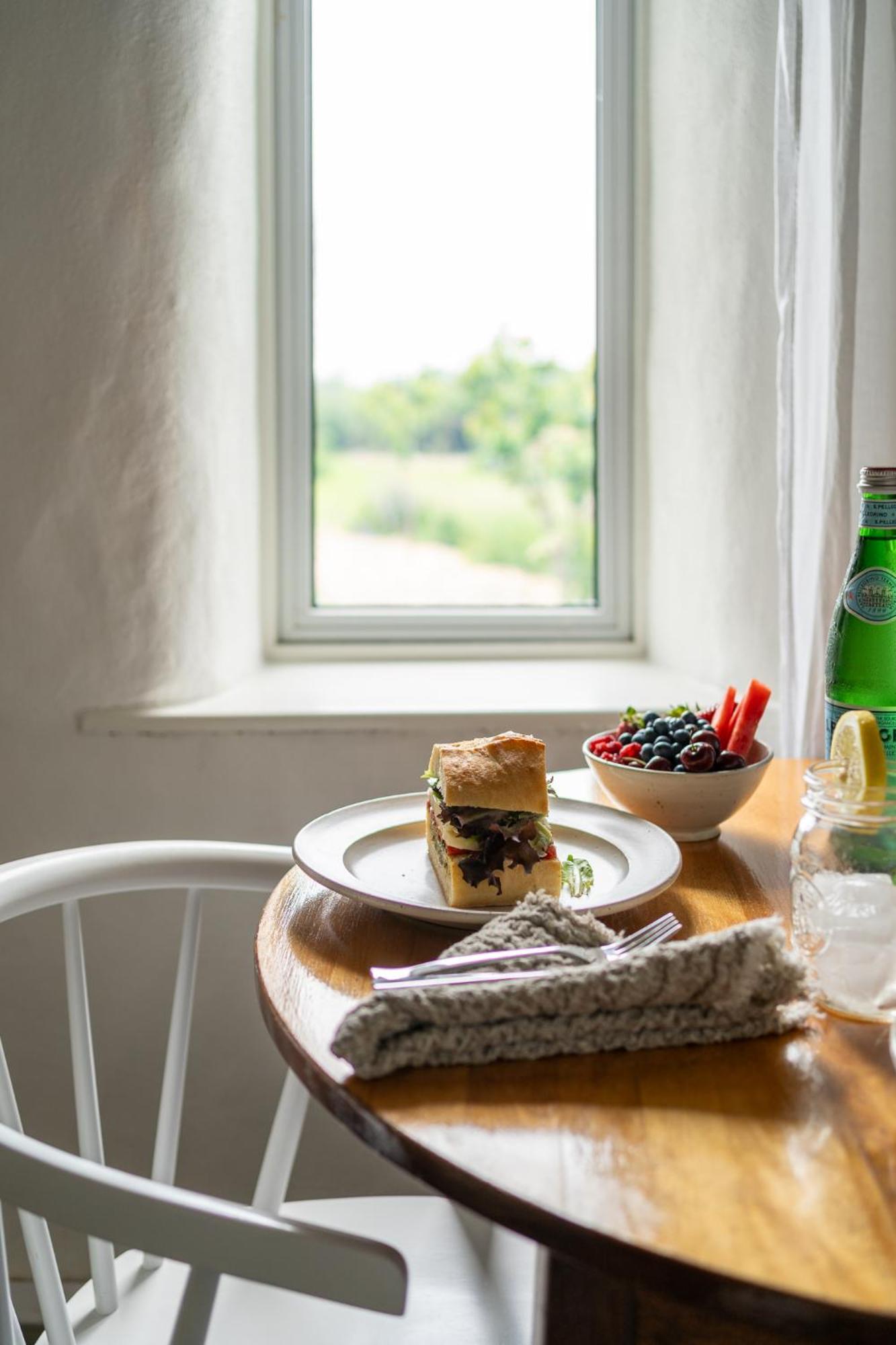 Owl'S Nest Suites Carrying Place Екстер'єр фото