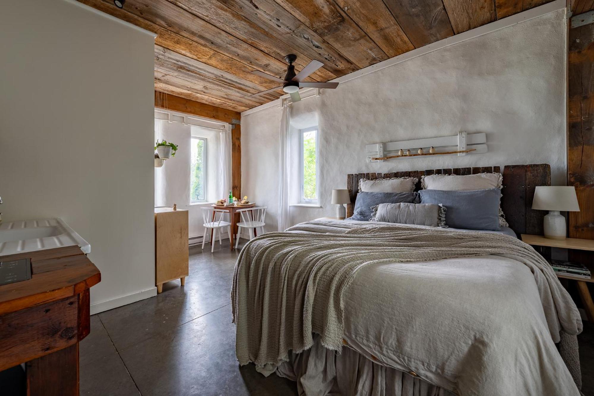 Owl'S Nest Suites Carrying Place Екстер'єр фото