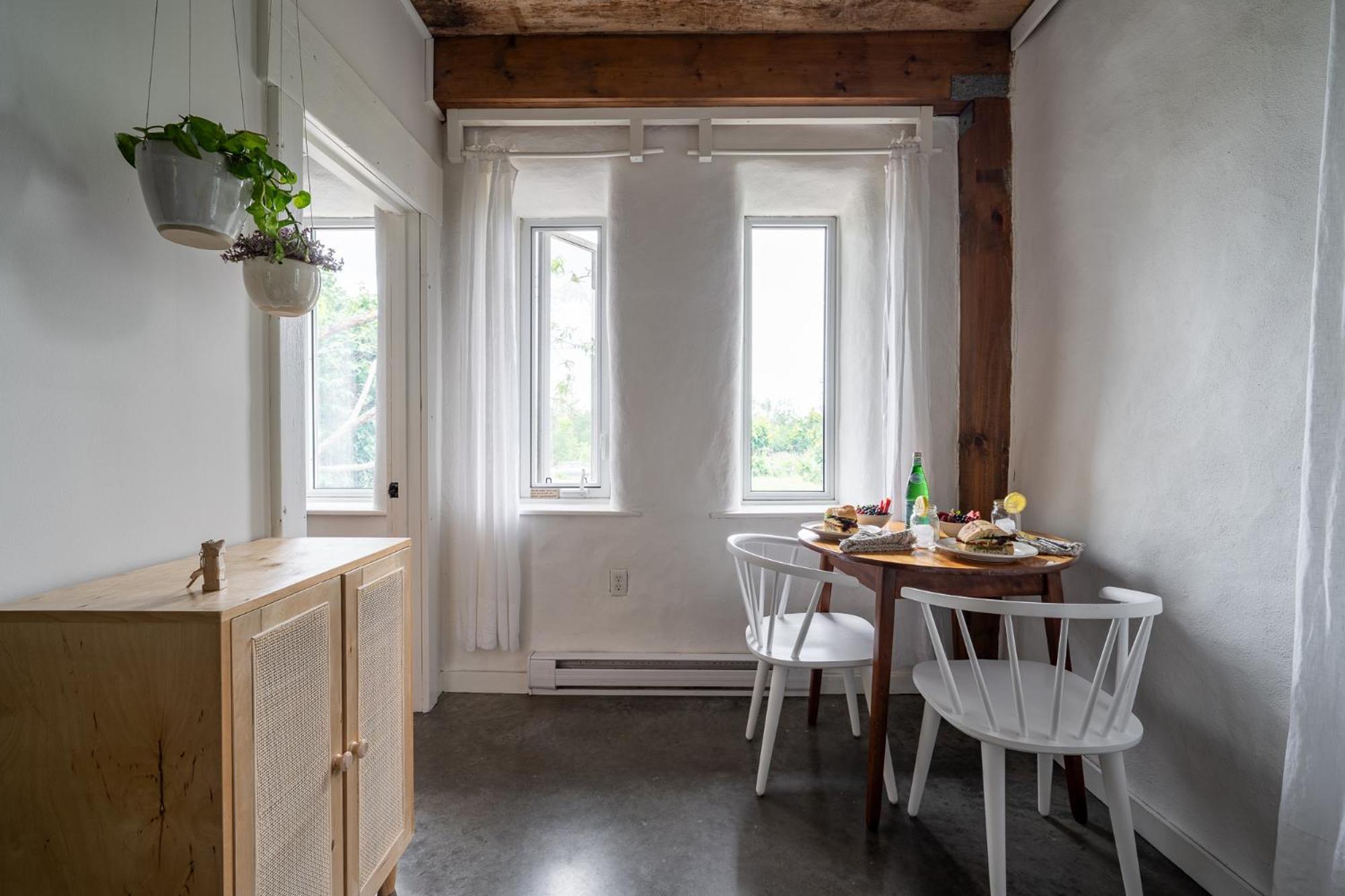 Owl'S Nest Suites Carrying Place Екстер'єр фото