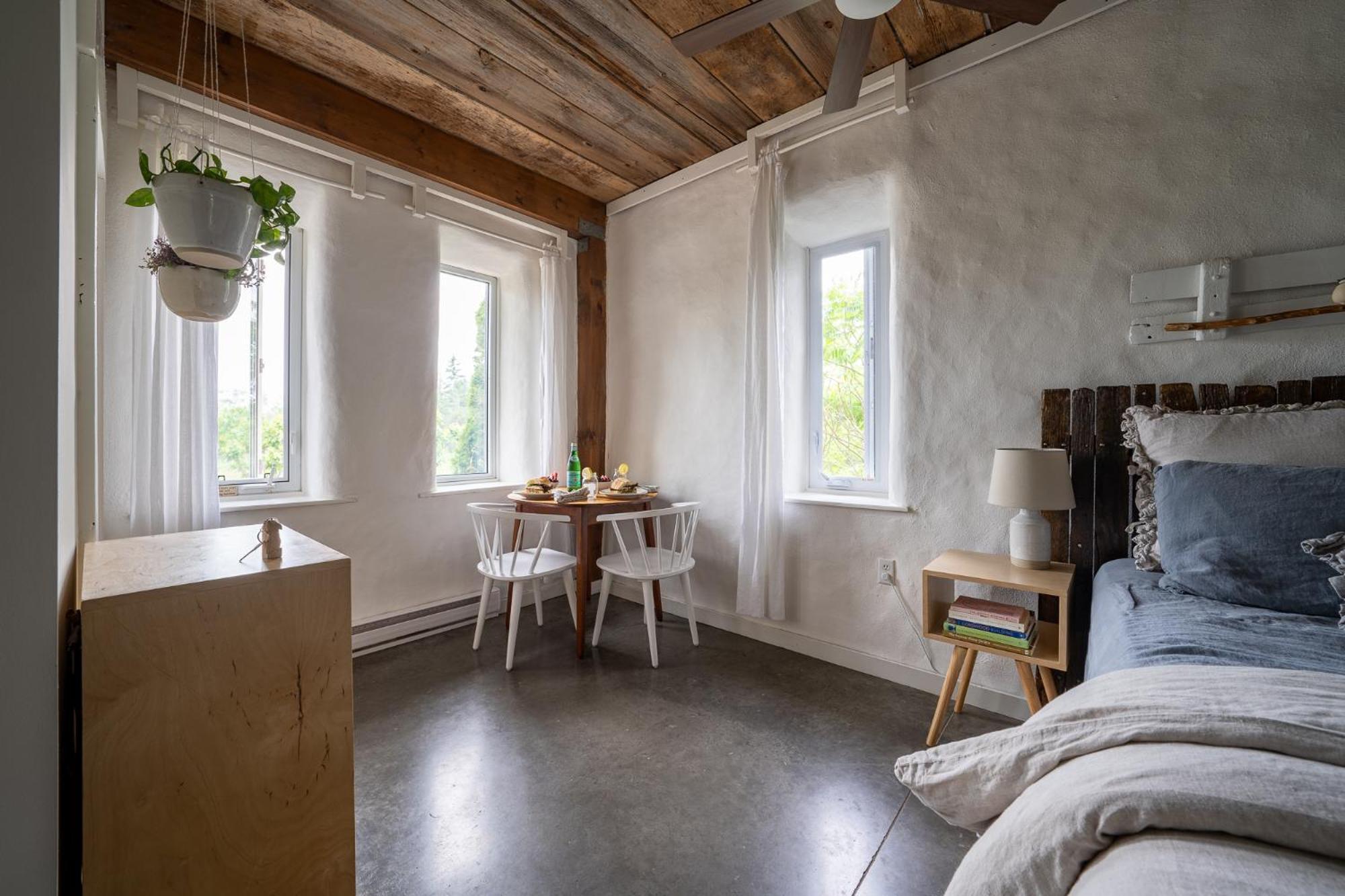 Owl'S Nest Suites Carrying Place Екстер'єр фото