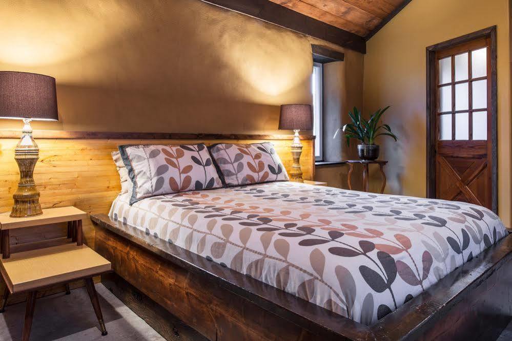 Owl'S Nest Suites Carrying Place Екстер'єр фото